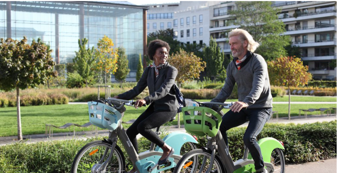 1724-Modele-photo-site-Autolib-Velib-Metropole